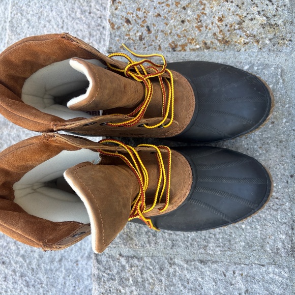 Sorel waterproof winter boots size M 11. worn maybe 4x - Picture 2 of 3